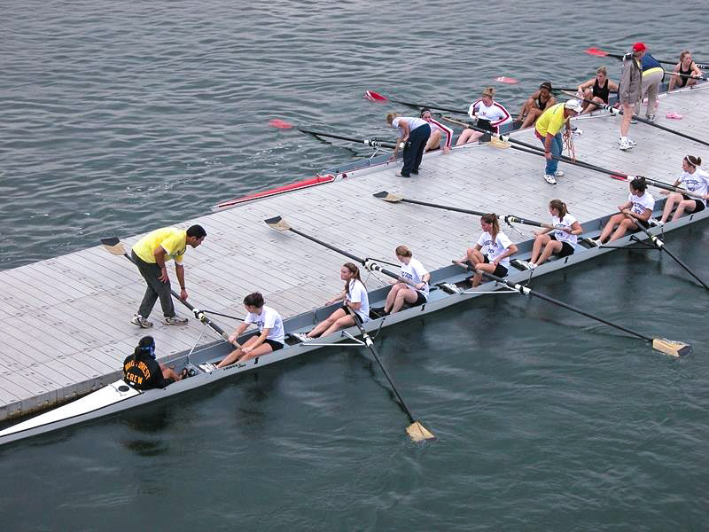 Pontoane flotante pentru imbarcare caiac