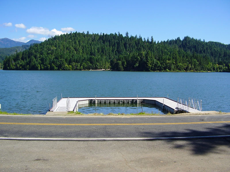 Pontoane pentru bazine piscine